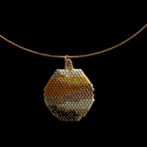 Syb-art création bijoux perlés pendentif Intemporel zoom